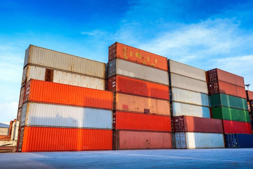 Exploring the 20-Foot Shipping Container: A Comprehensive Guide - image